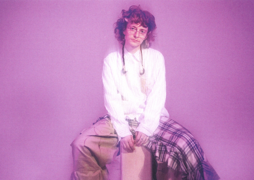 Artist Cavetown sitting against pink backgroundx