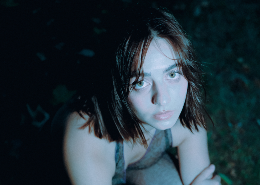 Deyyess crouched downx